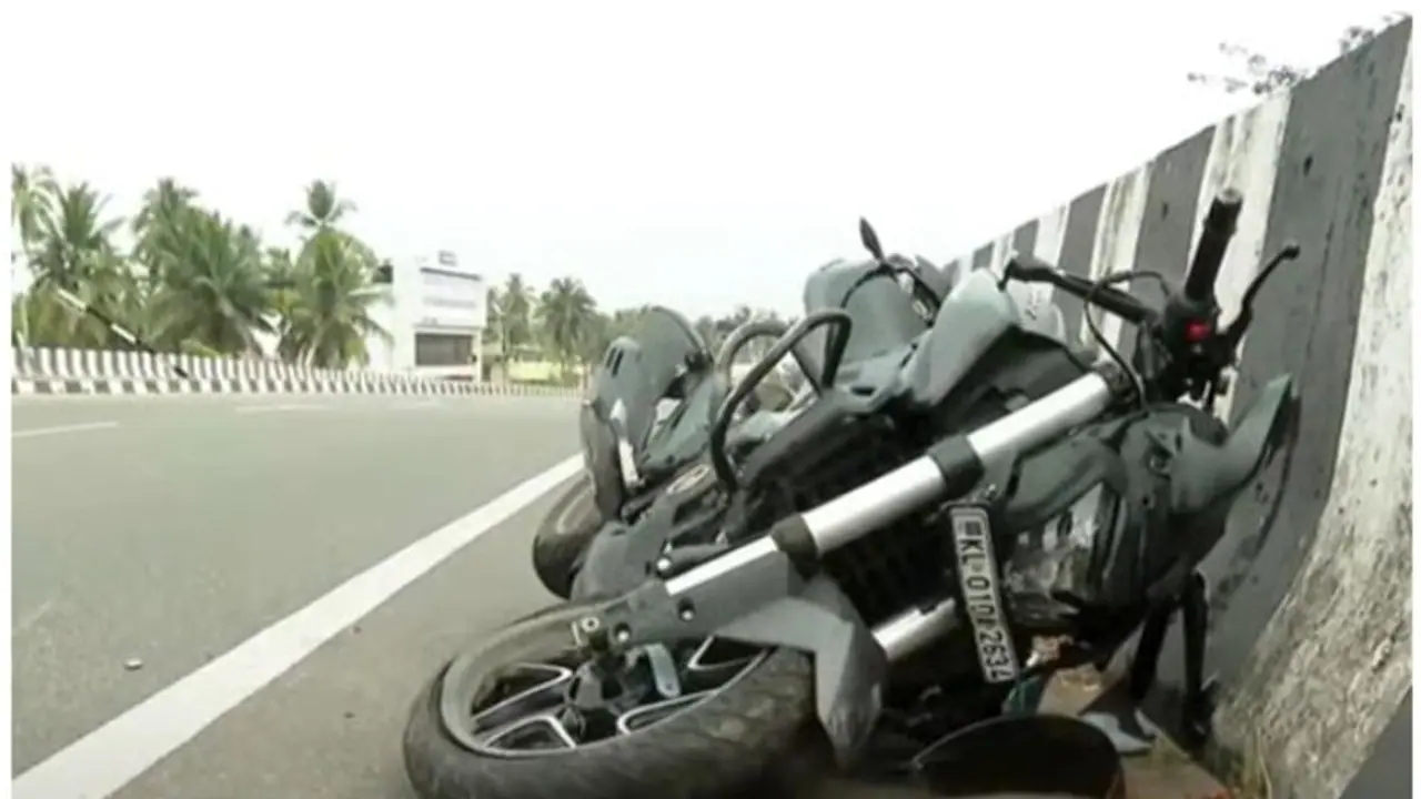 அசுர வேகத்தில் மோதி தள்ளிய சொகுசு கார்; நெல்லையில் சாலையை கடக்க முயன்ற மூவர் பலி