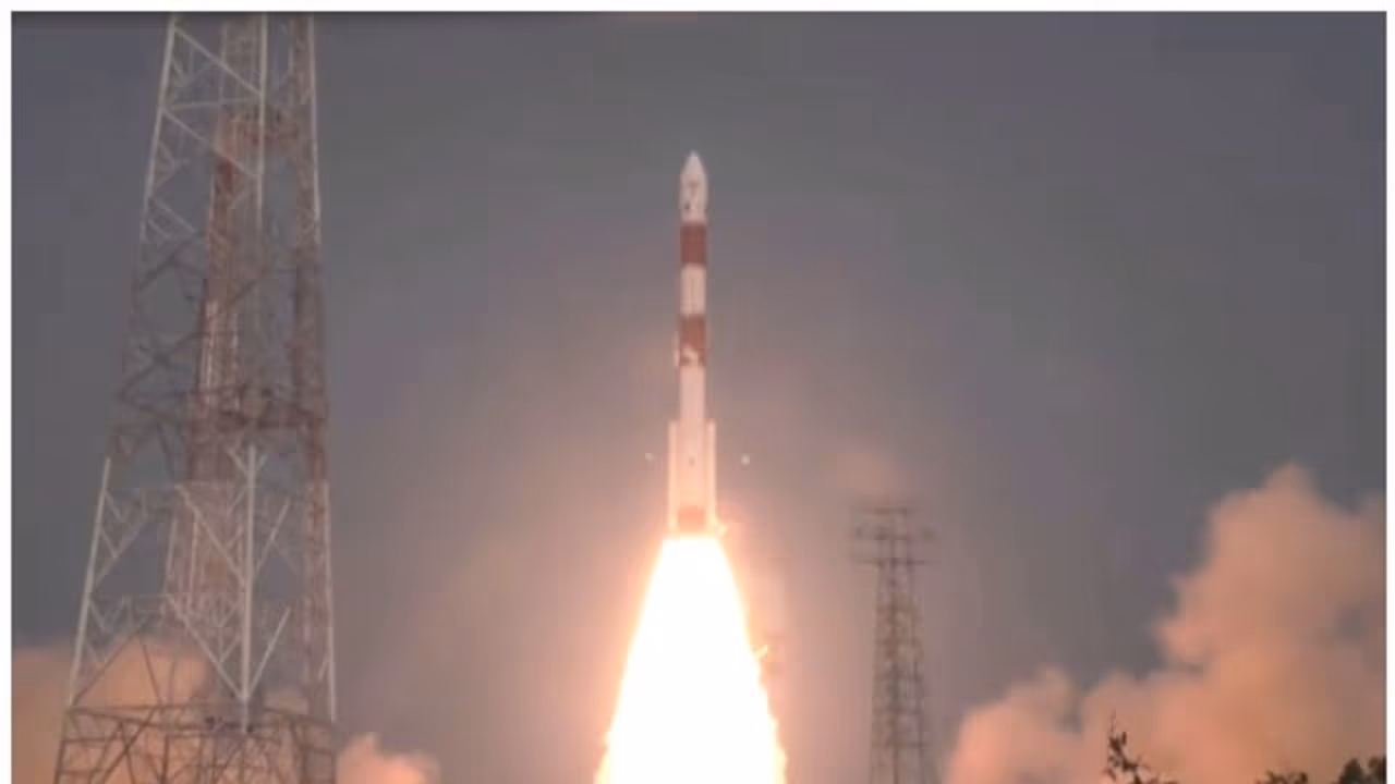 എക്സ്പോസാറ്റ് വിക്ഷേപണം വിജയം: അറുപതാം ദൗത്യത്തിന്റെ അഭിമാനത്തിൽ ഐഎസ്ആർഒ എക്സ്പോസാറ്റ് വിക്ഷേപണം വിജയം: അറുപതാം ദൗത്യത്തിന്റെ അഭിമാനത്തിൽ ഐഎസ്ആർഒ