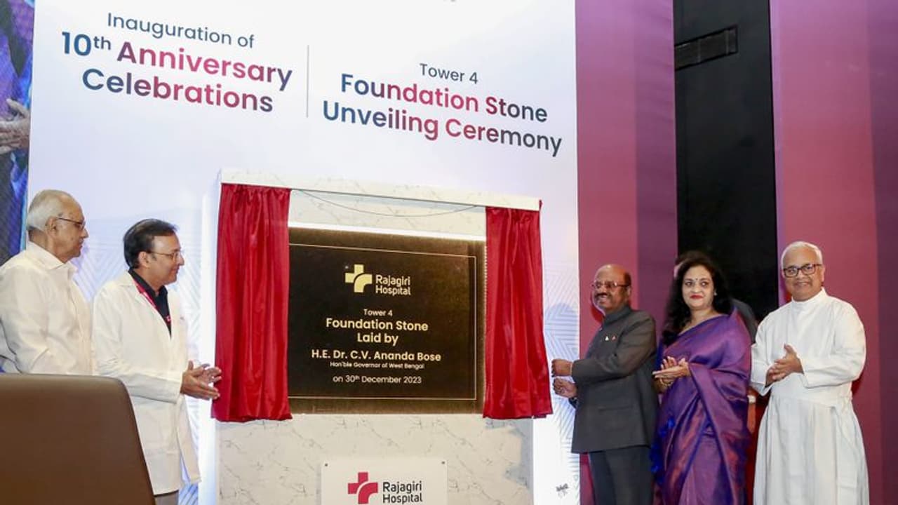 രാജഗിരി ആശുപത്രിയെ പ്രശംസിച്ച് പശ്ചിമബംഗാൾ ഗവർണർ ഡോ.സി.വി. ആനന്ദ ബോസ് രാജഗിരി ആശുപത്രിയെ പ്രശംസിച്ച് പശ്ചിമബംഗാൾ ഗവർണർ ഡോ.സി.വി. ആനന്ദ ബോസ്
