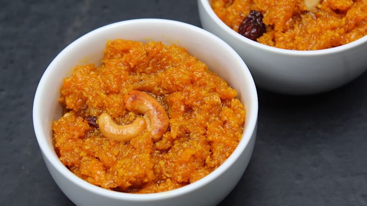 കാരറ്റ് ഹൽവ ഇങ്ങനെ തയ്യാറാക്കി നോക്കൂ കാരറ്റ് ഹൽവ ഇങ്ങനെ തയ്യാറാക്കി നോക്കൂ