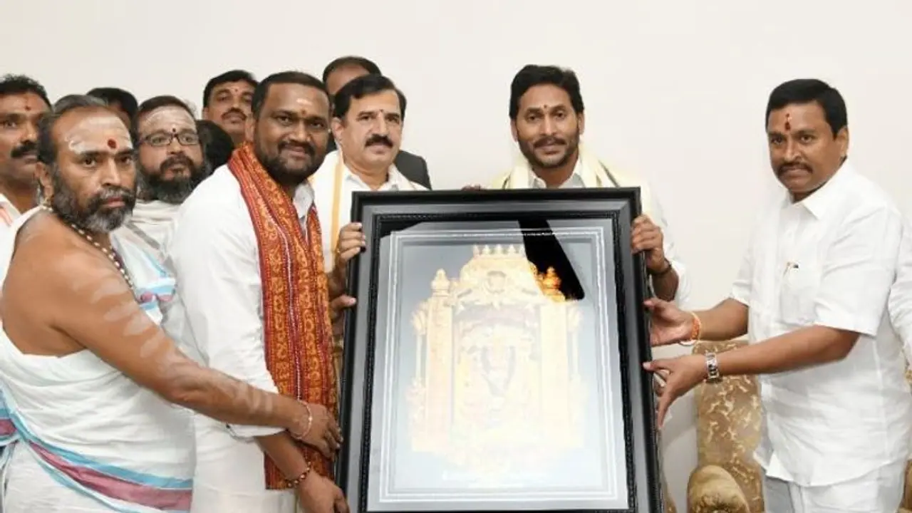 New Year Celebrations : ముఖ్యమంత్రి వైఎస్ జగన్ ను కలిసేందుకు క్యూ కట్టిన ఎమ్మెల్యేలు... New Year Celebrations : ముఖ్యమంత్రి వైఎస్ జగన్ ను కలిసేందుకు క్యూ కట్టిన ఎమ్మెల్యేలు...