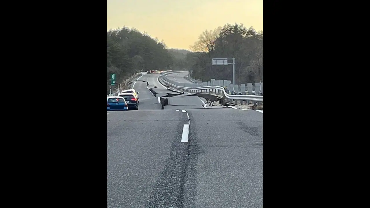 ஜப்பான் நிலநடுக்கம், சுனாமி: இந்திய தூதரகம் அவசரகால உதவி எண்கள் அறிவிப்பு! ஜப்பான் நிலநடுக்கம், சுனாமி: இந்திய தூதரகம் அவசரகால உதவி எண்கள் அறிவிப்பு!