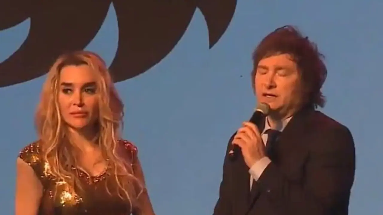 Argentine President Javier Milei kisses girlfriend on stage, takes audience by surprise (WATCH)