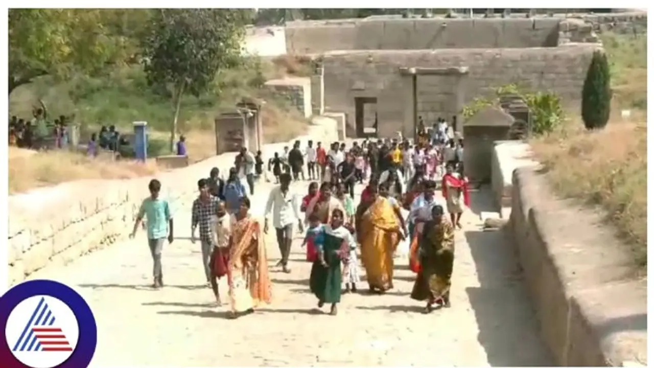 ನ್ಯೂ ಇಯರ್ ಸೆಲೆಬ್ರೇಷನ್ ಗೆ ಚಿತ್ರದುರ್ಗದ ಏಳು ಸುತ್ತಿನ ಕೋಟೆ ಕಲರ್ ಫುಲ್ ಮಯ ನ್ಯೂ ಇಯರ್ ಸೆಲೆಬ್ರೇಷನ್ ಗೆ ಚಿತ್ರದುರ್ಗದ ಏಳು ಸುತ್ತಿನ ಕೋಟೆ ಕಲರ್ ಫುಲ್ ಮಯ