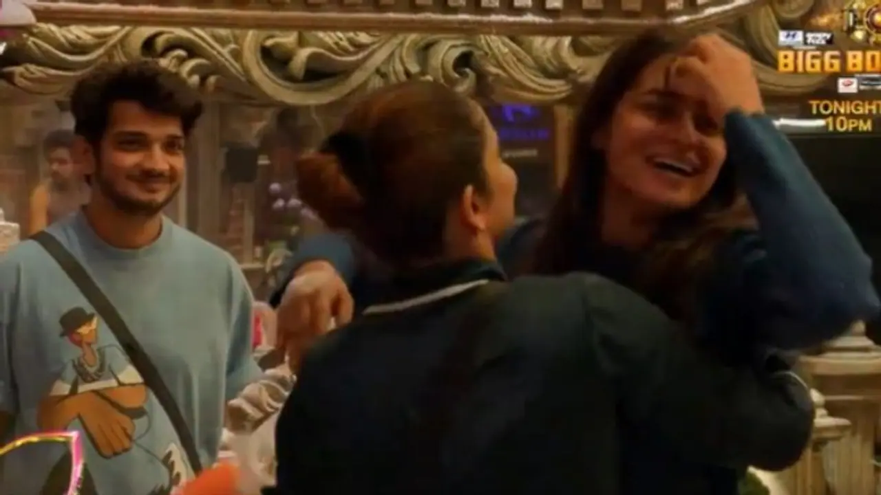 Bigg Boss 17: Ayesha Khan returns after being hospitalised, meets housemates but ignores Munawar Faruqui Bigg Boss 17: Ayesha Khan returns after being hospitalised, meets housemates but ignores Munawar Faruqui