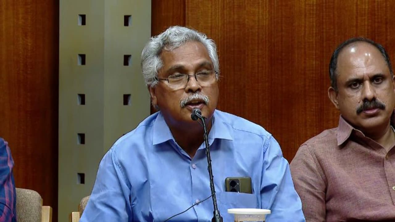 'ചിലർക്ക് അയോധ്യയിൽ പോകാൻ തിടുക്കം, കോൺഗ്രസ് ബിജെപിയുടെ ഹിന്ദുത്വത്തെ കടം വാങ്ങുന്നു'; ബിനോയ് വിശ്വം 'ചിലർക്ക് അയോധ്യയിൽ പോകാൻ തിടുക്കം, കോൺഗ്രസ് ബിജെപിയുടെ ഹിന്ദുത്വത്തെ കടം വാങ്ങുന്നു'; ബിനോയ് വിശ്വം