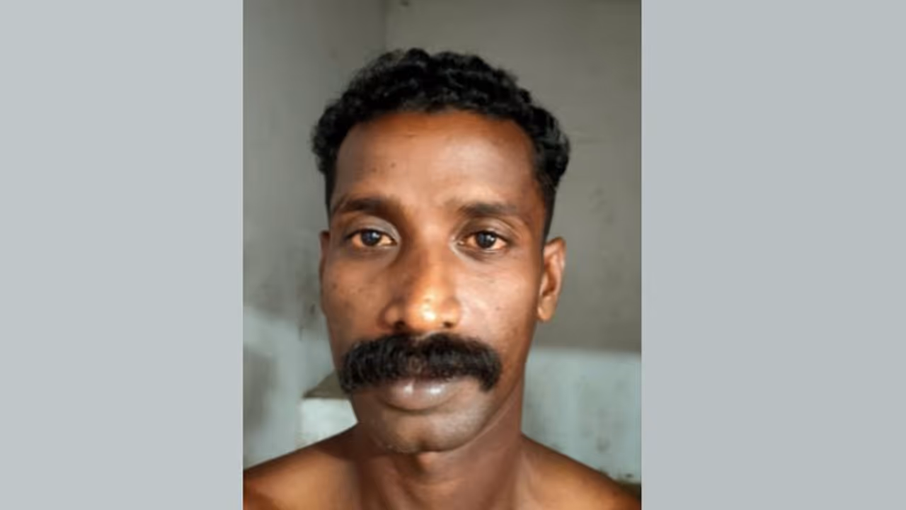 കുരുശ്ശുമൂടിൽ സ്പീക്കറിൽ ഉച്ചത്തിൽ പാട്ടുവച്ച് പുതുവത്സര ആഘോഷം, പരാതി കേട്ടെത്തിയ പൊലീസിന് മർദ്ദനം, അറസ്റ്റ് കുരുശ്ശുമൂടിൽ സ്പീക്കറിൽ ഉച്ചത്തിൽ പാട്ടുവച്ച് പുതുവത്സര ആഘോഷം, പരാതി കേട്ടെത്തിയ പൊലീസിന് മർദ്ദനം, അറസ്റ്റ്