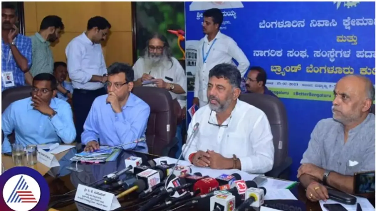 ಬಿಬಿಎಂಪಿ ಚುನಾವಣೆ ನಡೆಸೊಲ್ಲ: ನಿಮ್ಮನೆ ಬಾಗಿಲಿಗೆ ನಾವೇ ಬರ್ತೀವಿ ಸಮಸ್ಯೆ ಹೇಳಿಕೊಳ್ಳಿ ಅಂತಿದೆ ರಾಜ್ಯ ಸರ್ಕಾರ ಬಿಬಿಎಂಪಿ ಚುನಾವಣೆ ನಡೆಸೊಲ್ಲ: ನಿಮ್ಮನೆ ಬಾಗಿಲಿಗೆ ನಾವೇ ಬರ್ತೀವಿ ಸಮಸ್ಯೆ ಹೇಳಿಕೊಳ್ಳಿ ಅಂತಿದೆ ರಾಜ್ಯ ಸರ್ಕಾರ