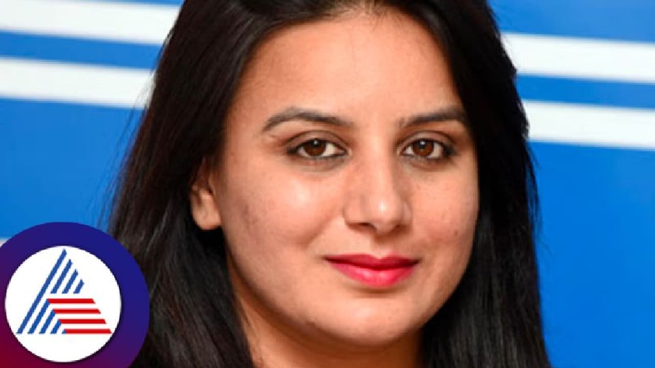 ಅಮೆರಿಕದ ಗ್ರೀನ್ ಕಾರ್ಡ್ ರೀತಿ ಕನ್ನಡಿಗರಿಗೆಲ್ಲ ಕೊಡಿ ‘ಕನ್ನಡ ಕಾರ್ಡ್’! ನಟಿ ಪೂಜಾ ಗಾಂಧಿ ಅಮೆರಿಕದ ಗ್ರೀನ್ ಕಾರ್ಡ್ ರೀತಿ ಕನ್ನಡಿಗರಿಗೆಲ್ಲ ಕೊಡಿ ‘ಕನ್ನಡ ಕಾರ್ಡ್’! ನಟಿ ಪೂಜಾ ಗಾಂಧಿ