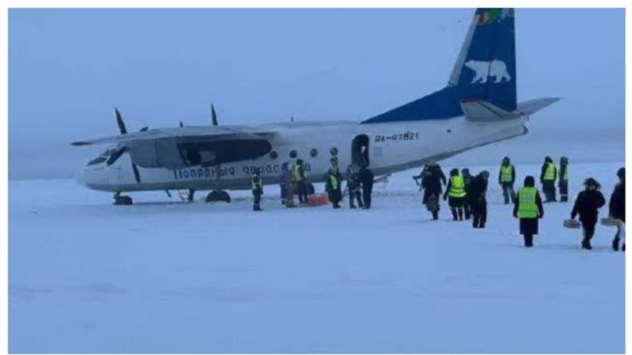 'ഒരു കൈയബദ്ധം'; 30 യാത്രക്കാരുമായി റഷ്യന്‍ വിമാനം പറന്നിറങ്ങിയത് തണുത്തുറഞ്ഞ തടാകത്തില്‍ !