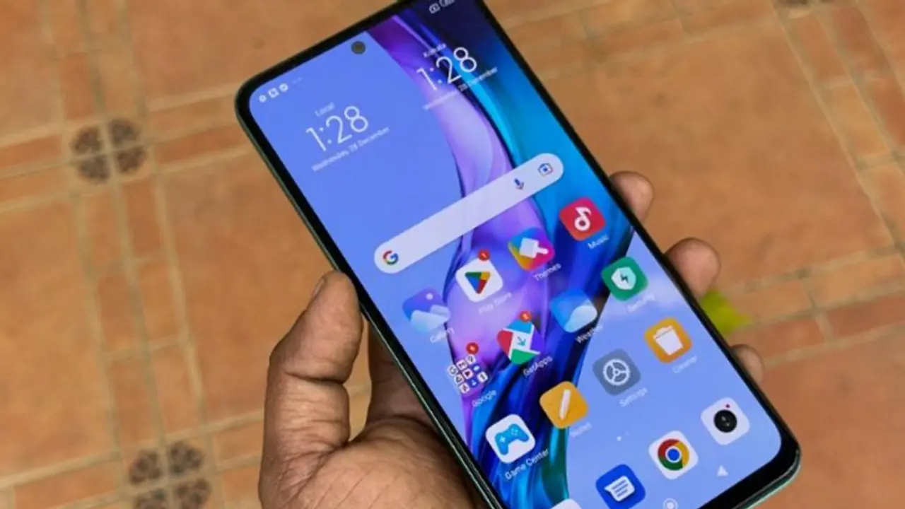 'ഒന്നോ രണ്ടോ വര്‍ഷം'', ഏത് സ്മാര്‍ട്ട്‌ഫോണ്‍ ആണെങ്കിലും എട്ടിന്റെ പണി'; മുന്നറിയിപ്പ്