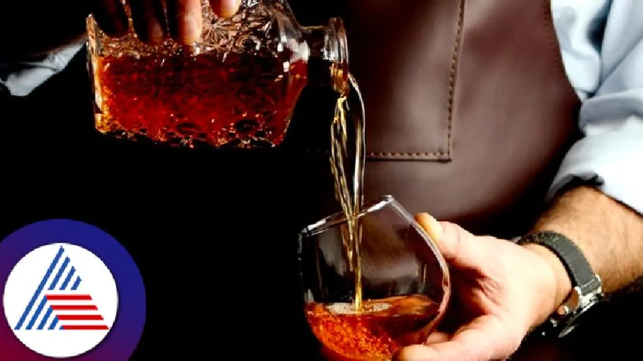 ಇಂದಿನಿಂದ ಬಡವರು ಕುಡಿಯುವ ಮದ್ಯದ ದರ ಏರಿಕೆ; ಯಾವ ಬ್ರಾಂಡ್ ಎಷ್ಟು ಹೆಚ್ಚಳ? ಇಲ್ಲಿದೆ ಮಾಹಿತಿ ಇಂದಿನಿಂದ ಬಡವರು ಕುಡಿಯುವ ಮದ್ಯದ ದರ ಏರಿಕೆ; ಯಾವ ಬ್ರಾಂಡ್ ಎಷ್ಟು ಹೆಚ್ಚಳ? ಇಲ್ಲಿದೆ ಮಾಹಿತಿ