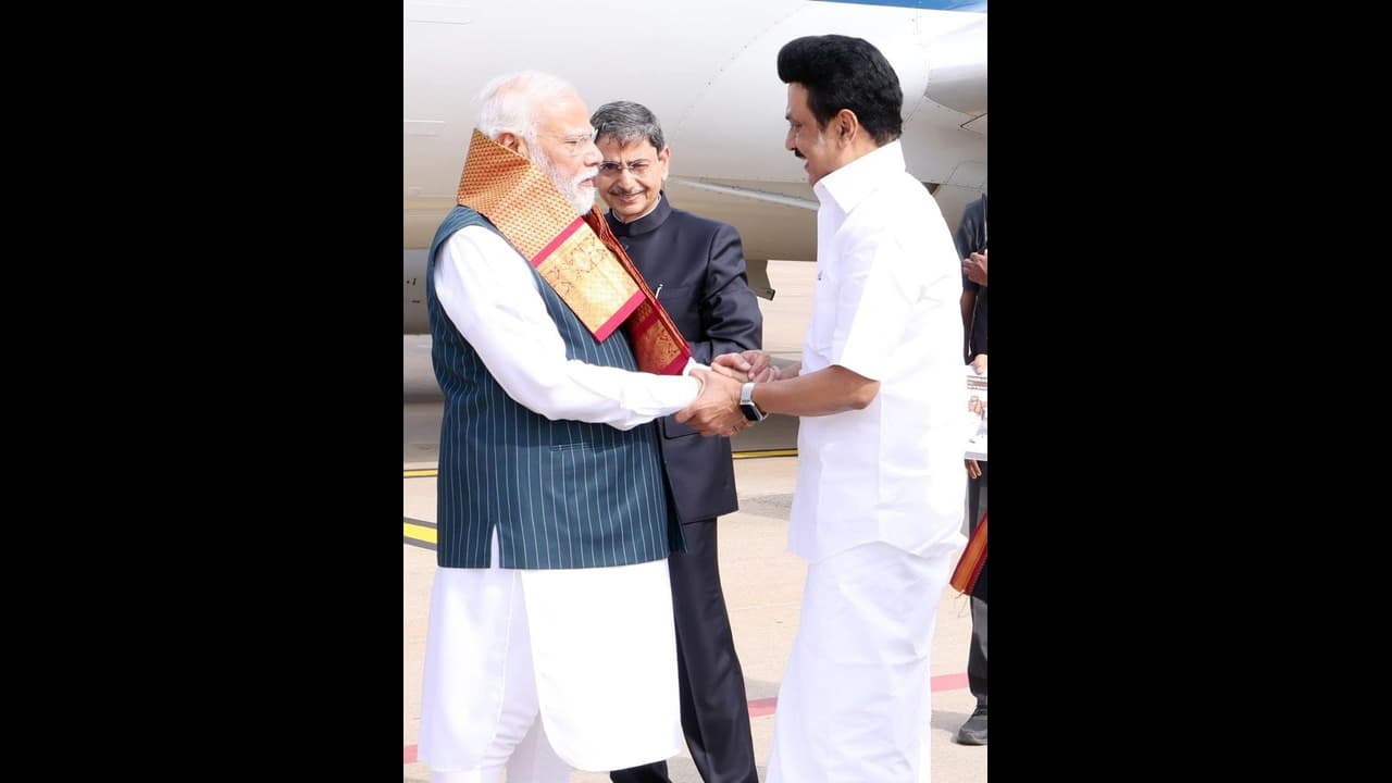 தேர்தல் நேரத்தில் தான் மோடிக்கு பாசம் பொங்கும்.! தமிழ்நாட்டுக்கு வந்து வெறும் கையால் முழம் போடுகிறார் ஸ்டாலின் தேர்தல் நேரத்தில் தான் மோடிக்கு பாசம் பொங்கும்.! தமிழ்நாட்டுக்கு வந்து வெறும் கையால் முழம் போடுகிறார் ஸ்டாலின்