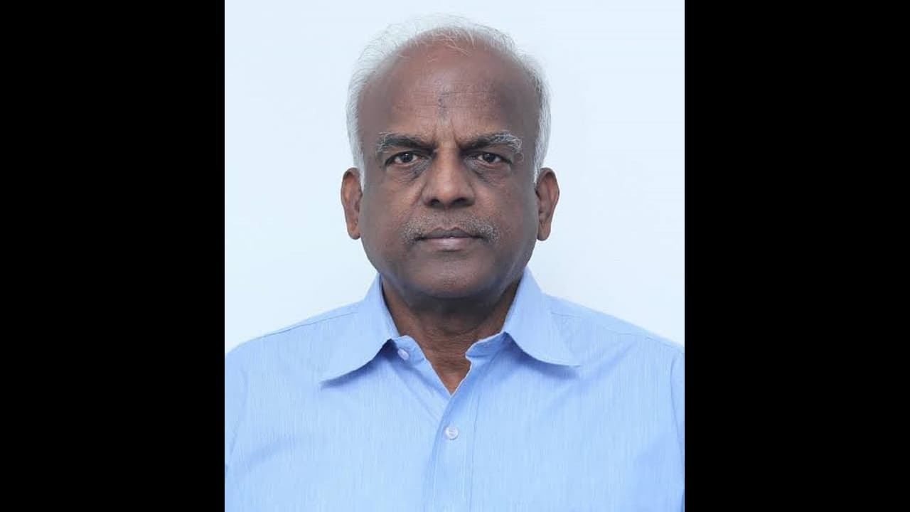 ತಳ್ಳುಗಾಡಿಯಲ್ಲಿಐಸ್ ಕ್ರೀಮ್ ಮಾರುತ್ತಿದ್ದ ವ್ಯಕ್ತಿ ಈಗ ಭಾರತದ ಶ್ರೀಮಂತ ಉದ್ಯಮಿ;ಈತನ ಸಂಪತ್ತು19,140 ಕೋಟಿ ತಳ್ಳುಗಾಡಿಯಲ್ಲಿಐಸ್ ಕ್ರೀಮ್ ಮಾರುತ್ತಿದ್ದ ವ್ಯಕ್ತಿ ಈಗ ಭಾರತದ ಶ್ರೀಮಂತ ಉದ್ಯಮಿ;ಈತನ ಸಂಪತ್ತು19,140 ಕೋಟಿ