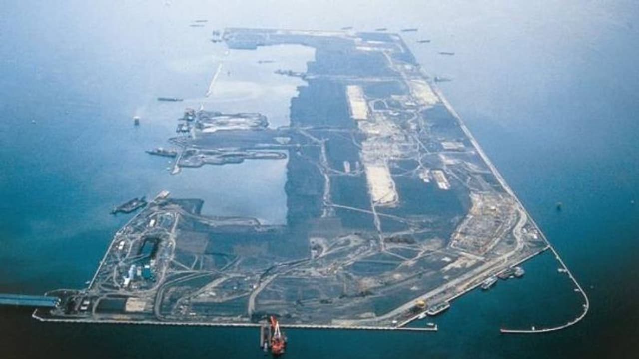 ലോകത്തെ അമ്പരപ്പിച്ച വിമാനത്താവളം, നിര്മ്മിച്ചത് കടലിൽ, പക്ഷേ പ്രതീക്ഷ തെറ്റിച്ച് മുങ്ങിത്താഴുകയാണോ? ലോകത്തെ അമ്പരപ്പിച്ച വിമാനത്താവളം, നിര്മ്മിച്ചത് കടലിൽ, പക്ഷേ പ്രതീക്ഷ തെറ്റിച്ച് മുങ്ങിത്താഴുകയാണോ?