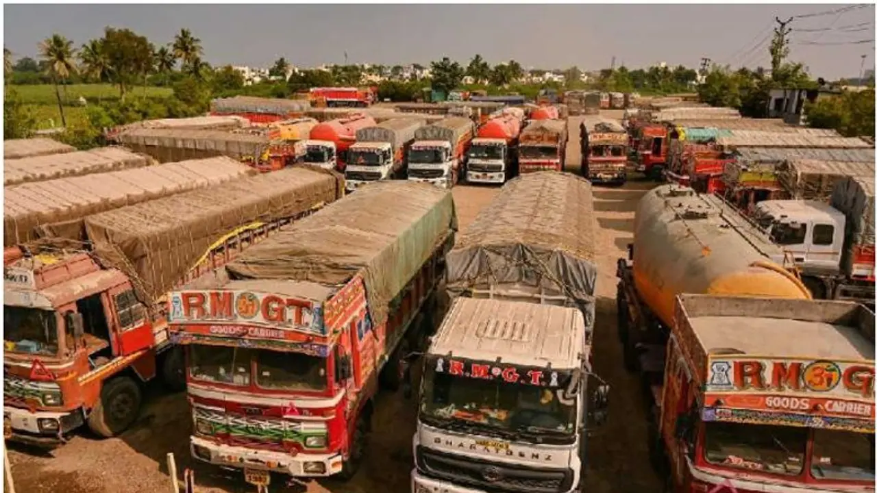 చర్చలు సఫలం.. సమ్మె విరమించిన ట్యాంకర్ డైవర్లు చర్చలు సఫలం.. సమ్మె విరమించిన ట్యాంకర్ డైవర్లు