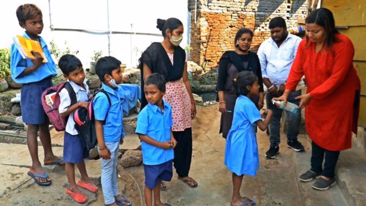 Inspiring journey of a Padma Shri awardee Chaiwala who dedicated his life to providing free education Inspiring journey of a Padma Shri awardee Chaiwala who dedicated his life to providing free education