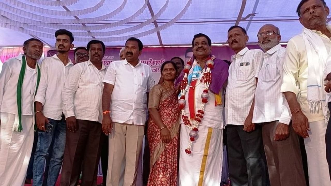 ಜನರ ಸೇವೆ ಮಾಡಲು ನಾನು ಸದಾ ಸಿದ್ಧ: ಉಗ್ರೇಶ್ ಜನರ ಸೇವೆ ಮಾಡಲು ನಾನು ಸದಾ ಸಿದ್ಧ: ಉಗ್ರೇಶ್