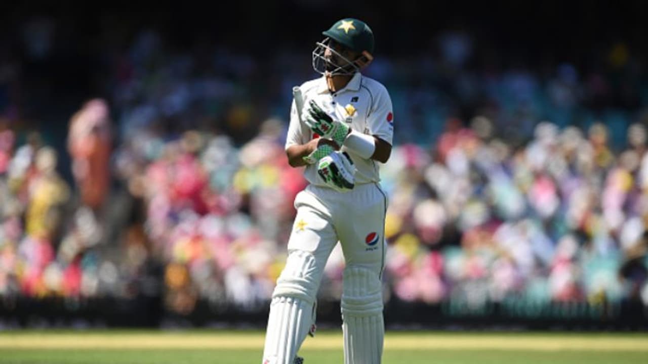 ഹീറോയിൽ നിന്ന് സീറോയിലേക്ക്; താഴോട്ട് വളരുന്ന ബാബർ അസമിന്റെ കണക്കുകള്, അയ്യയ്യേ നാണക്കേട് ഹീറോയിൽ നിന്ന് സീറോയിലേക്ക്; താഴോട്ട് വളരുന്ന ബാബർ അസമിന്റെ കണക്കുകള്, അയ്യയ്യേ നാണക്കേട്