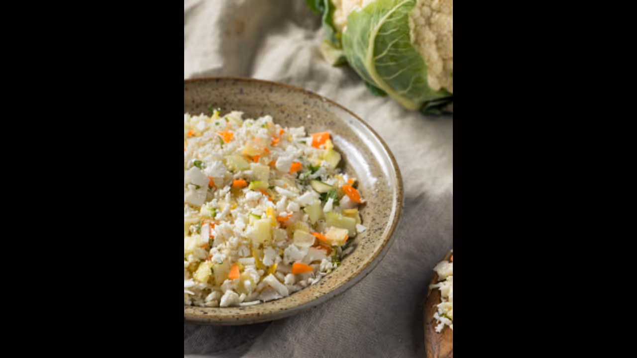 அட்டகாசமான சுவையில் காலிஃபிளவர் ரைஸ்... ஈசியா செய்ய ரெசிபி இதோ!! அட்டகாசமான சுவையில் காலிஃபிளவர் ரைஸ்... ஈசியா செய்ய ரெசிபி இதோ!!