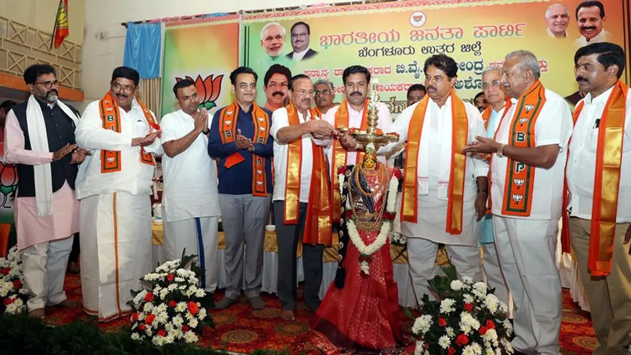 ವಿಜಯೇಂದ್ರ, ಅಶೋಕ್ಗೆ ಎಲ್ಲರನ್ನೂ ಜೊತೆಗೊಯ್ಯುವ ಜವಾಬ್ದಾರಿ: ಡಿ.ವಿ.ಸದಾನಂದಗೌಡ ವಿಜಯೇಂದ್ರ, ಅಶೋಕ್ಗೆ ಎಲ್ಲರನ್ನೂ ಜೊತೆಗೊಯ್ಯುವ ಜವಾಬ್ದಾರಿ: ಡಿ.ವಿ.ಸದಾನಂದಗೌಡ