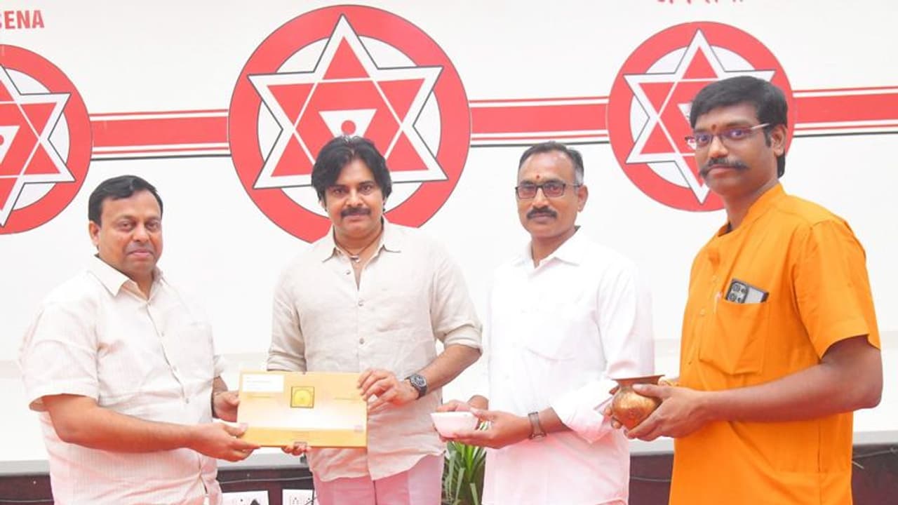 అయోధ్య రామ మందిర ప్రారంభోత్సవం: పవన్ కళ్యాణ్‌కు ఆహ్వానం