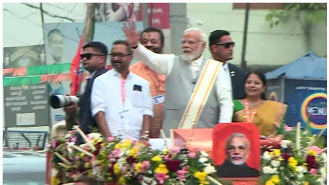 ശക്തന്റെ മണ്ണിലേക്ക് മോദി! കാത്തിരിക്കുന്നത് വൻജനാവലി, കനത്ത സുരക്ഷ ശക്തന്റെ മണ്ണിലേക്ക് മോദി! കാത്തിരിക്കുന്നത് വൻജനാവലി, കനത്ത സുരക്ഷ