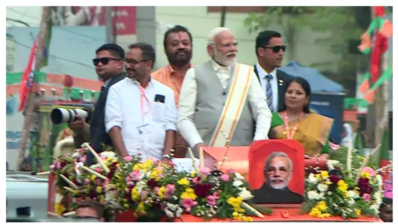 മോദി പ്രസംഗിച്ചത് 41 മിനിറ്റ്, പ്രസംഗത്തിലെവിടെയും സുരേഷ് ഗോപിയില്ല; സാമുദായിക നേതാക്കൻമാരെ കണ്ട് മടങ്ങി മോദി പ്രസംഗിച്ചത് 41 മിനിറ്റ്, പ്രസംഗത്തിലെവിടെയും സുരേഷ് ഗോപിയില്ല; സാമുദായിക നേതാക്കൻമാരെ കണ്ട് മടങ്ങി