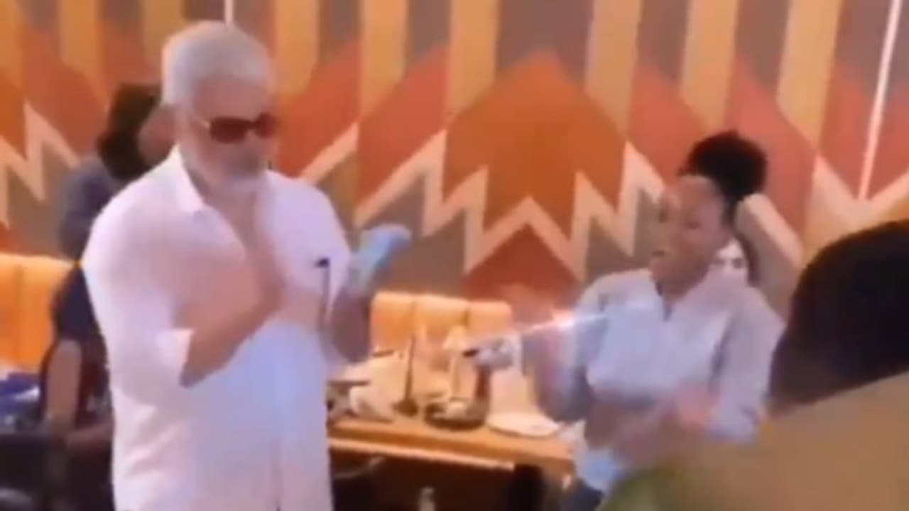 హోటల్లో అమ్మాయితో హీరో అజిత్ చిందులు.. విజయ్కాంత్ మృతికి ముడిపెడుతూ దారుణంగా ట్రోల్స్.. హోటల్లో అమ్మాయితో హీరో అజిత్ చిందులు.. విజయ్కాంత్ మృతికి ముడిపెడుతూ దారుణంగా ట్రోల్స్..