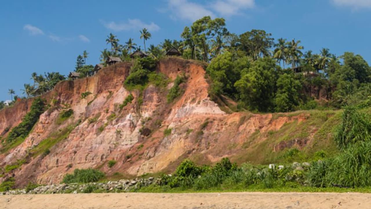 പാപനാശം ഹെലിപ്പാഡ് കുന്നിൽ ആത്മഹത്യയ്ക്ക് ശ്രമിച്ച് 28കാരി, 3 ആൺസുഹൃത്തുക്കൾ കസ്റ്റഡിയിൽ പാപനാശം ഹെലിപ്പാഡ് കുന്നിൽ ആത്മഹത്യയ്ക്ക് ശ്രമിച്ച് 28കാരി, 3 ആൺസുഹൃത്തുക്കൾ കസ്റ്റഡിയിൽ