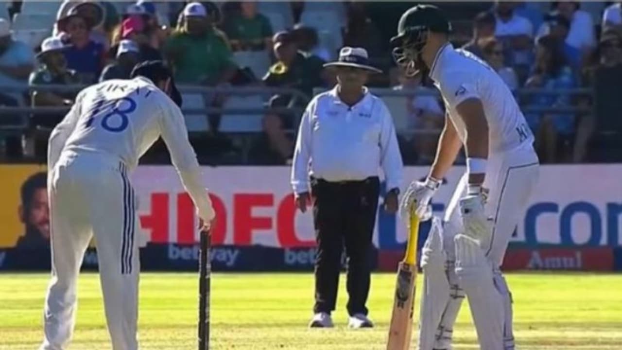 ദക്ഷിണാഫ്രിക്കയുടെ രണ്ടാം ഇന്നിംഗ്സിൽ മാർക്രത്തെ പുറത്താക്കാൻ കോലിയുടെ 'കൂടോത്രം'; ഫലിക്കുമോ എന്ന് ഇന്നറിയാം ദക്ഷിണാഫ്രിക്കയുടെ രണ്ടാം ഇന്നിംഗ്സിൽ മാർക്രത്തെ പുറത്താക്കാൻ കോലിയുടെ 'കൂടോത്രം'; ഫലിക്കുമോ എന്ന് ഇന്നറിയാം