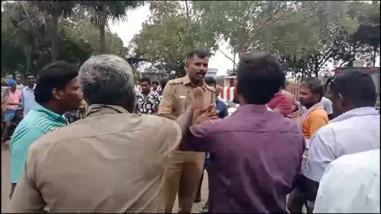 போலீசை பார்த்து பதறிய இளைஞர்கள் எதிரே வந்த வாகனத்தில் மோதி விபத்து; வேடிக்கை பார்த்த போலீஸ் மீது மக்கள் ஆத்திர