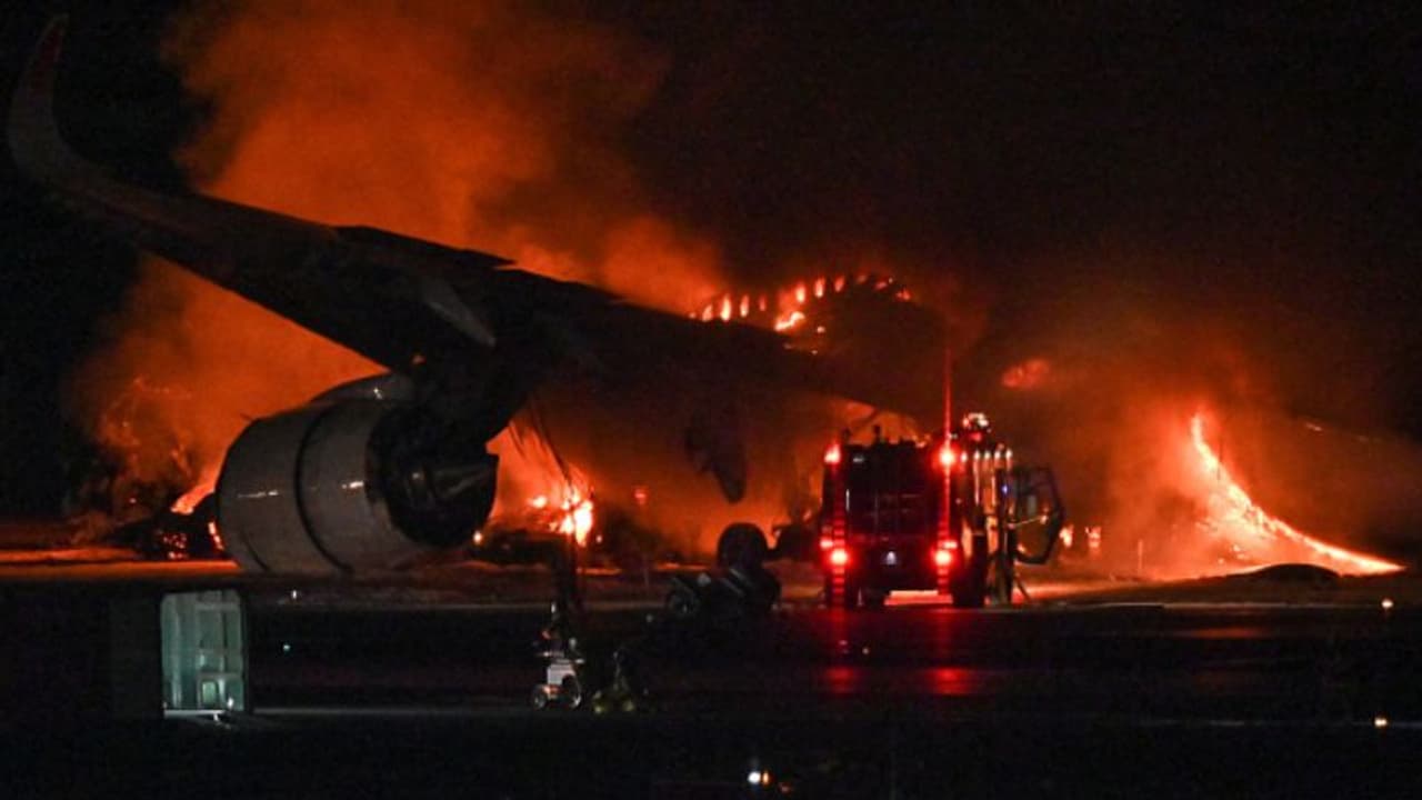 റൺവേയിൽ വിമാനങ്ങളുടെ കൂട്ടിയിടി, കോസ്റ്റ്ഗാർഡ് വിമാനത്തിന് ടേക്ക് ഓഫ് അനുമതിയുണ്ടായിരുന്നില്ലെന്ന് റിപ്പോർട്ട്