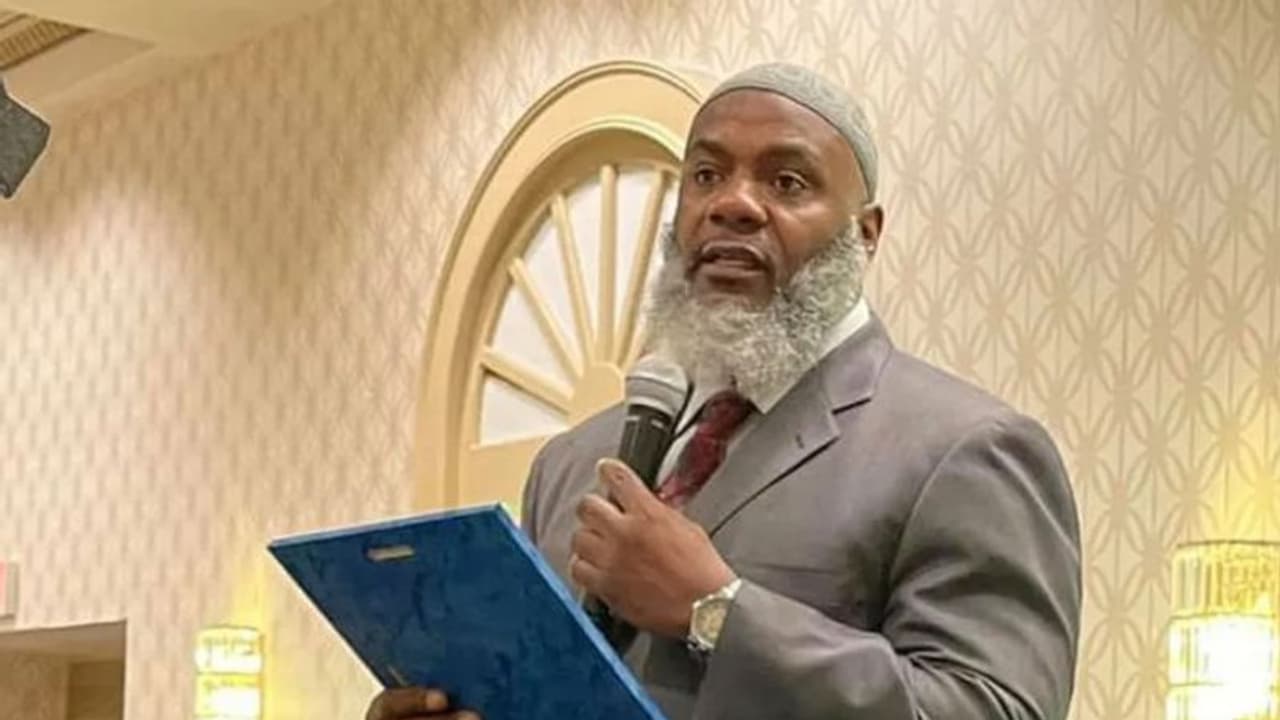 അമേരിക്കയിൽ പള്ളി ഇമാമിനെ വെടിവെച്ച് കൊന്നു, മൃതദേഹത്തിൽ നിന്ന് കണ്ടെത്തിയത് രണ്ടിലധികം വെടിയുണ്ടകൾ അമേരിക്കയിൽ പള്ളി ഇമാമിനെ വെടിവെച്ച് കൊന്നു, മൃതദേഹത്തിൽ നിന്ന് കണ്ടെത്തിയത് രണ്ടിലധികം വെടിയുണ്ടകൾ