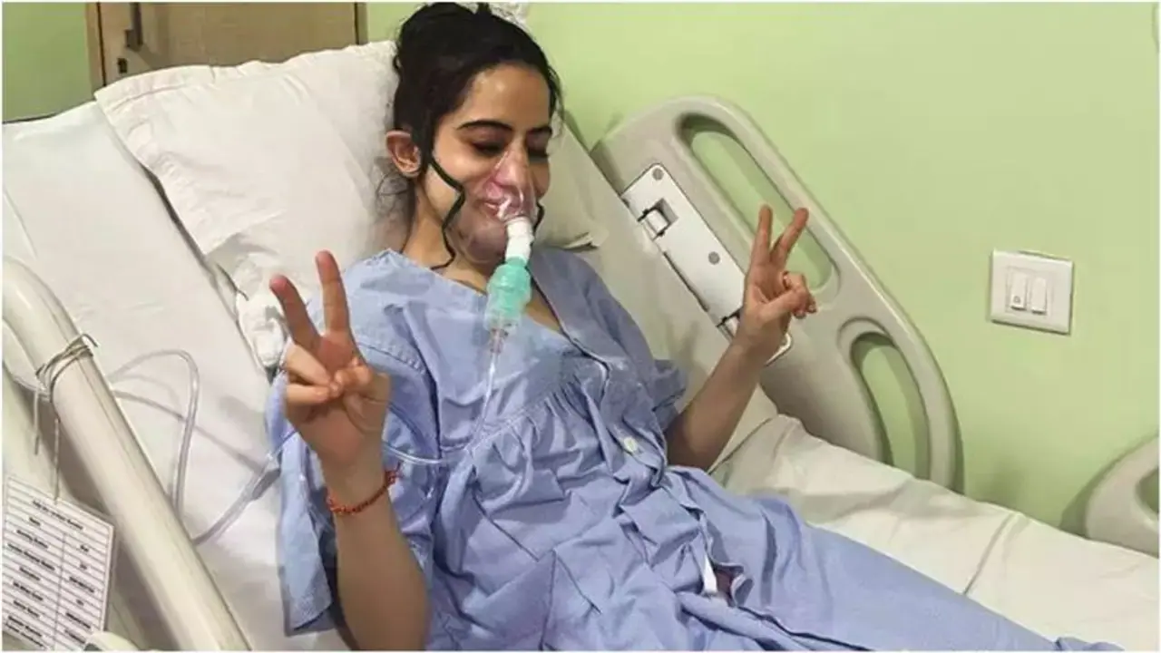 Urfi Javed admitted to hospital? Actress' photo wearing oxygen mask goes viral Urfi Javed admitted to hospital? Actress' photo wearing oxygen mask goes viral