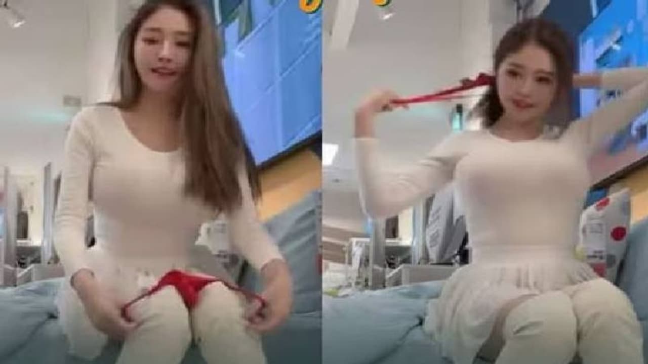 ഫർണിച്ചർ ഷോപ്പിലിരുന്ന് അടിവസ്ത്രമഴിച്ച് മുടി കെട്ടി, വീഡിയോ പോസ്റ്റ് ചെയ്തു; ഇൻഫ്ലുവൻസറിന് വൻവിമർശനം ഫർണിച്ചർ ഷോപ്പിലിരുന്ന് അടിവസ്ത്രമഴിച്ച് മുടി കെട്ടി, വീഡിയോ പോസ്റ്റ് ചെയ്തു; ഇൻഫ്ലുവൻസറിന് വൻവിമർശനം