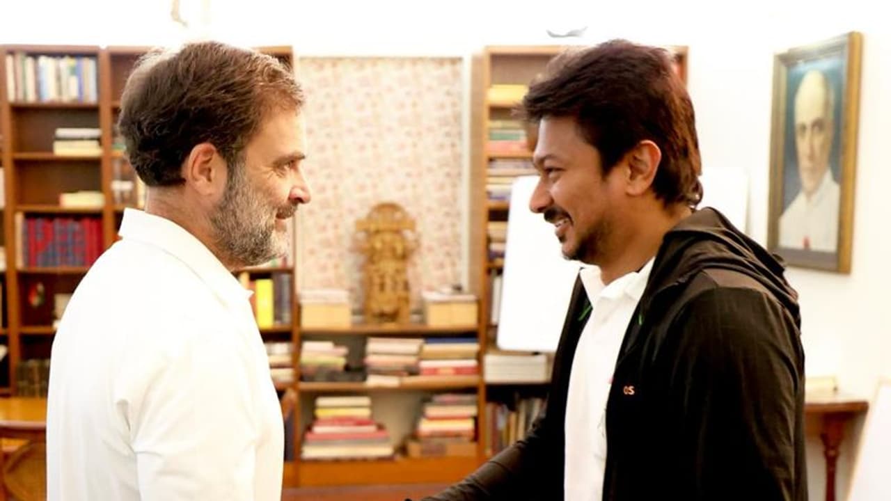 அண்ணன் ராகுல், அன்னை சோனியாவைச் சந்தித்தேன்: உதயநிதி ஸ்டாலின் உற்சாகம் அண்ணன் ராகுல், அன்னை சோனியாவைச் சந்தித்தேன்: உதயநிதி ஸ்டாலின் உற்சாகம்