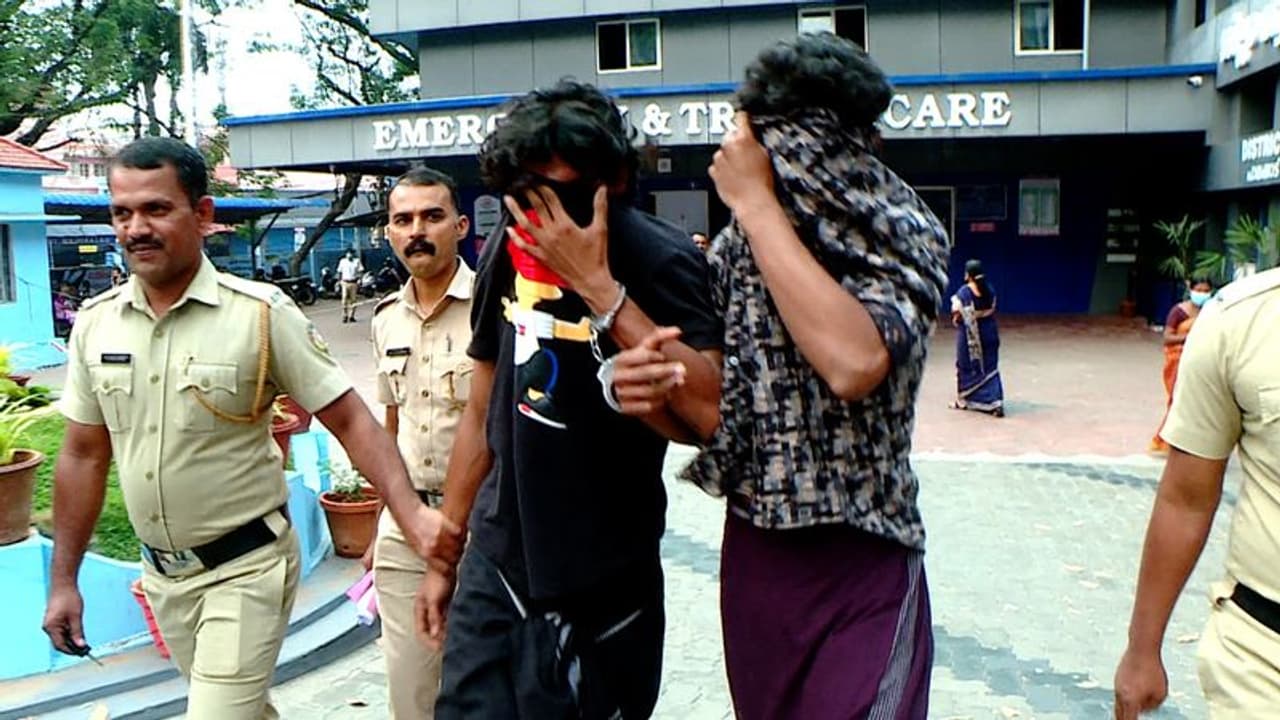 പാലക്കാട് കാര് തടഞ്ഞുനിര്ത്തി കൊള്ള; എടിഎമ്മില് എത്തിച്ചും പണമെടുപ്പിച്ചു, ഒടുവില് വഴിയില് ഇറക്കിവിട്ടു പാലക്കാട് കാര് തടഞ്ഞുനിര്ത്തി കൊള്ള; എടിഎമ്മില് എത്തിച്ചും പണമെടുപ്പിച്ചു, ഒടുവില് വഴിയില് ഇറക്കിവിട്ടു