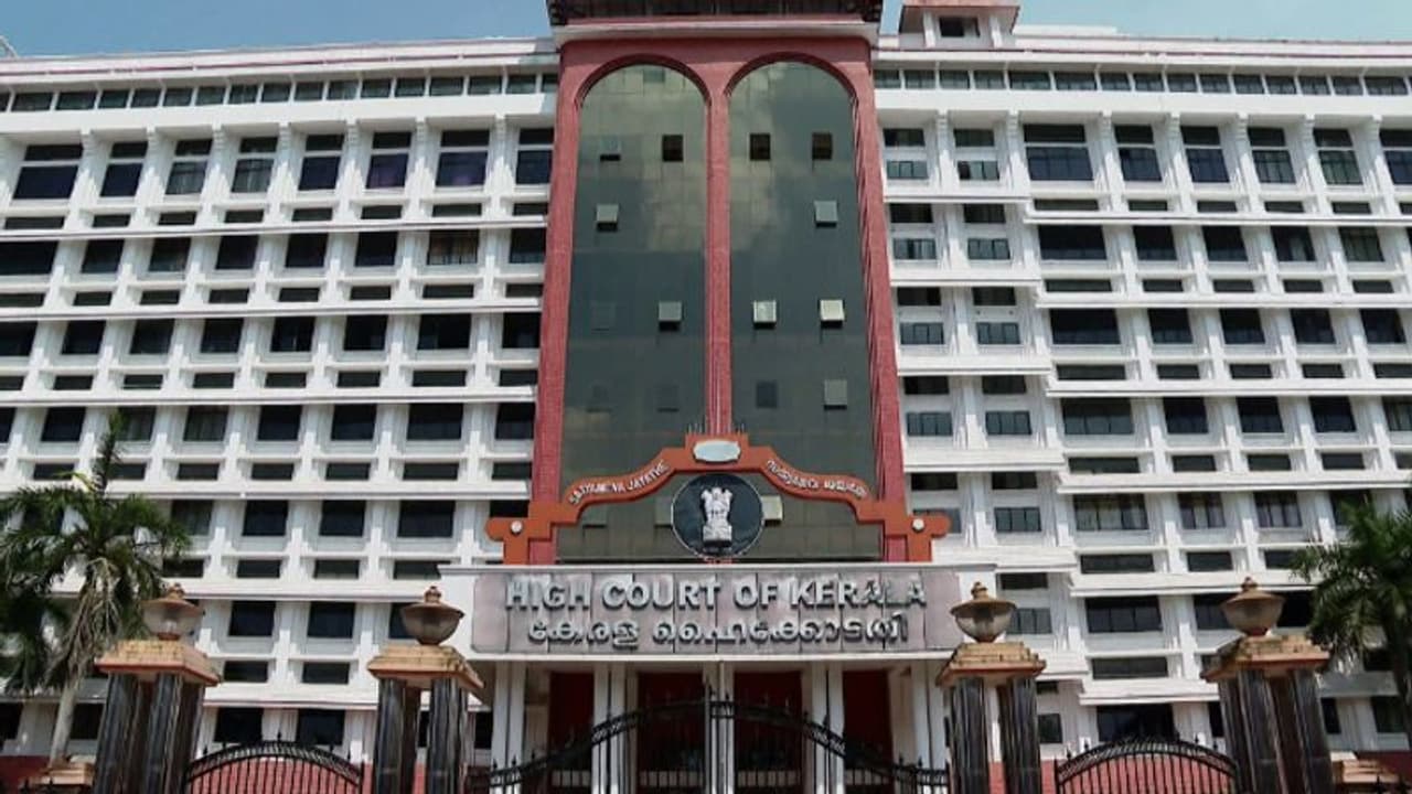 മുഖ്യമന്ത്രിയുടെ ദുരിതാശ്വാസ നിധി: ലോകായുക്ത ഉത്തരവ് ചോദ്യം ചെയ്തുള്ള ​ഹർജി ഇന്ന് ഹൈക്കോടതിയിൽ