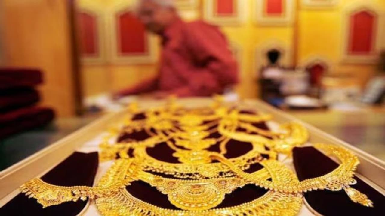 ಮೂಗುತಿ ಸುಂದರಿಯರೇ ಎಚ್ಚರ, ಉಸಿರಾಟದ ವೇಳೆ ಮಹಿಳೆ ಶ್ವಾಸಕೋಶ ಸೇರಿದ ಆಭರಣದ ಸ್ಕ್ರೂ!