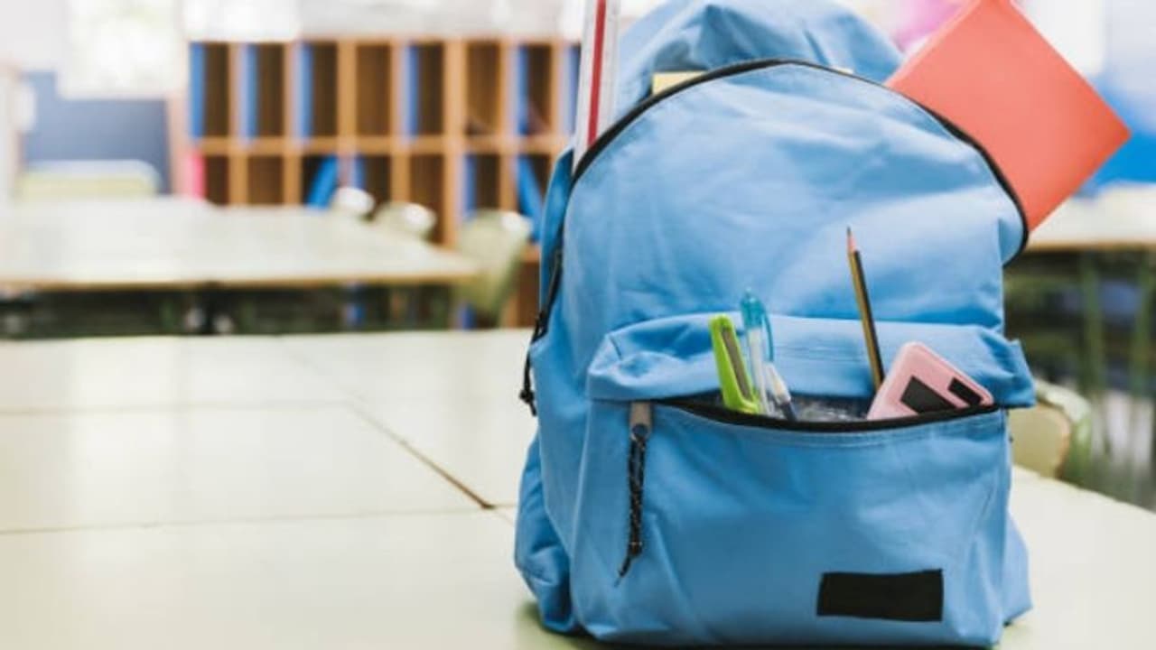 കുട്ടികളുടെ സ്കൂള്‍ ബാഗിന് എത്ര ഭാരം ആകാം? കുട്ടികളിലെ നടുവേദനയ്ക്ക് ബാഗ് കാരണമാകുന്നു!