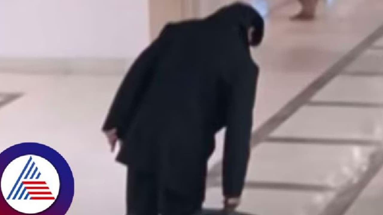 ಸೂಪರ್ಸ್ಟಾರ್ ಮಗನಾಗಿದ್ರೂ ಬಾಲಿವುಡ್ನಲ್ಲಿ ಫೈಲ್ಯೂರ್ ಆದ ಸ್ಟಾರ್ ಕಿಡ್; 40 ವರ್ಷದಲ್ಲಿ ಮಾಡಿದ ನಾಲ್ಕು ಸಿನ್ಮಾನೂ ಫ್ಲಾಪ್! ಸೂಪರ್ಸ್ಟಾರ್ ಮಗನಾಗಿದ್ರೂ ಬಾಲಿವುಡ್ನಲ್ಲಿ ಫೈಲ್ಯೂರ್ ಆದ ಸ್ಟಾರ್ ಕಿಡ್; 40 ವರ್ಷದಲ್ಲಿ ಮಾಡಿದ ನಾಲ್ಕು ಸಿನ್ಮಾನೂ ಫ್ಲಾಪ್!