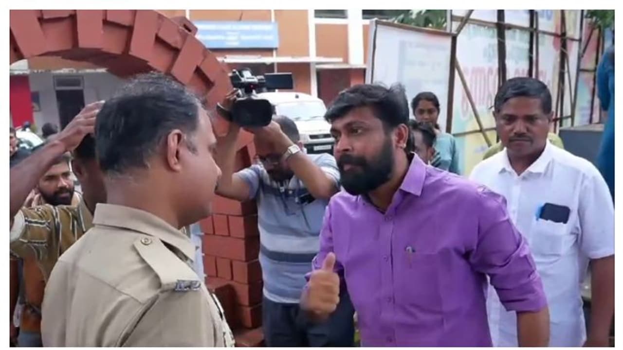 എം വിജിൻ എംഎൽഎയുടെ പരാതി: കണ്ണൂർ ടൗൺ എസ്ഐക്ക് വീഴ്ചയുണ്ടായെന്ന് നിഗമനം, അന്വേഷണത്തിന് തീരുമാനം എം വിജിൻ എംഎൽഎയുടെ പരാതി: കണ്ണൂർ ടൗൺ എസ്ഐക്ക് വീഴ്ചയുണ്ടായെന്ന് നിഗമനം, അന്വേഷണത്തിന് തീരുമാനം