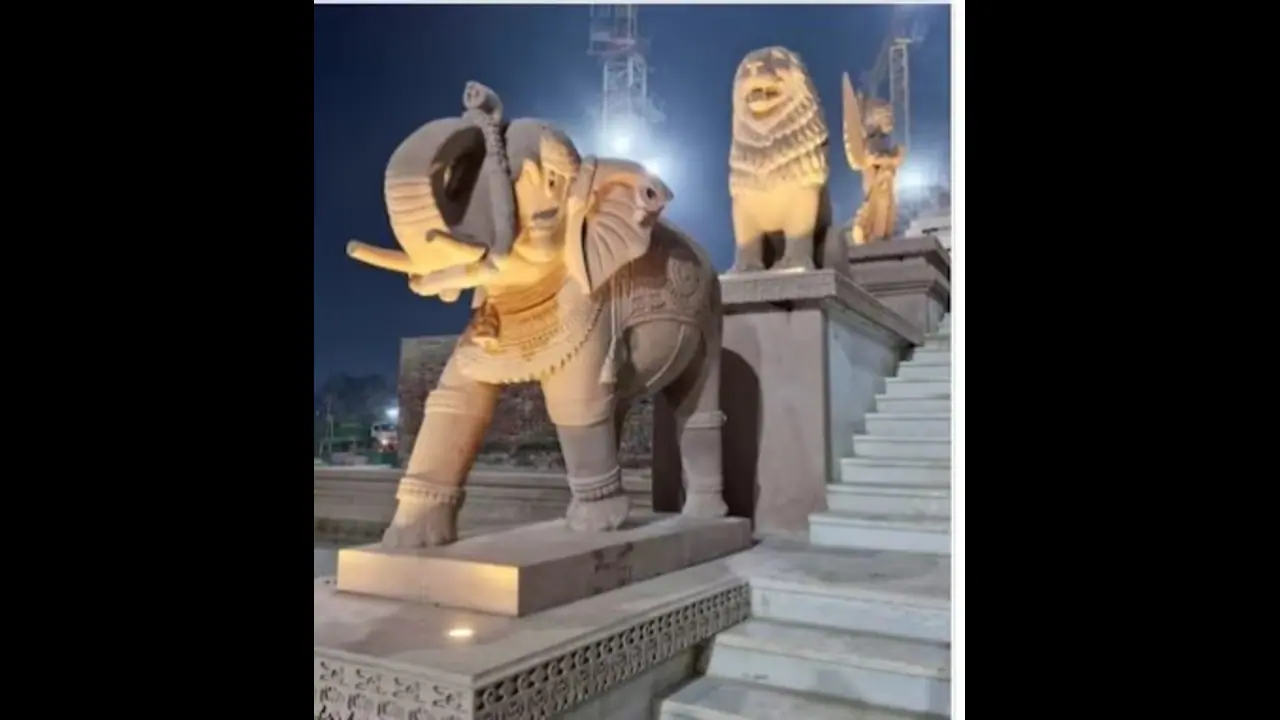 ರಾಮಮಂದಿರ ಪ್ರವೇಶ ದ್ವಾರದಲ್ಲಿ ಹನುಮಂತ, ಗರುಡ, ಸಿಂಹದ ಪ್ರತಿಮೆಯ ಮೆರಗು ರಾಮಮಂದಿರ ಪ್ರವೇಶ ದ್ವಾರದಲ್ಲಿ ಹನುಮಂತ, ಗರುಡ, ಸಿಂಹದ ಪ್ರತಿಮೆಯ ಮೆರಗು