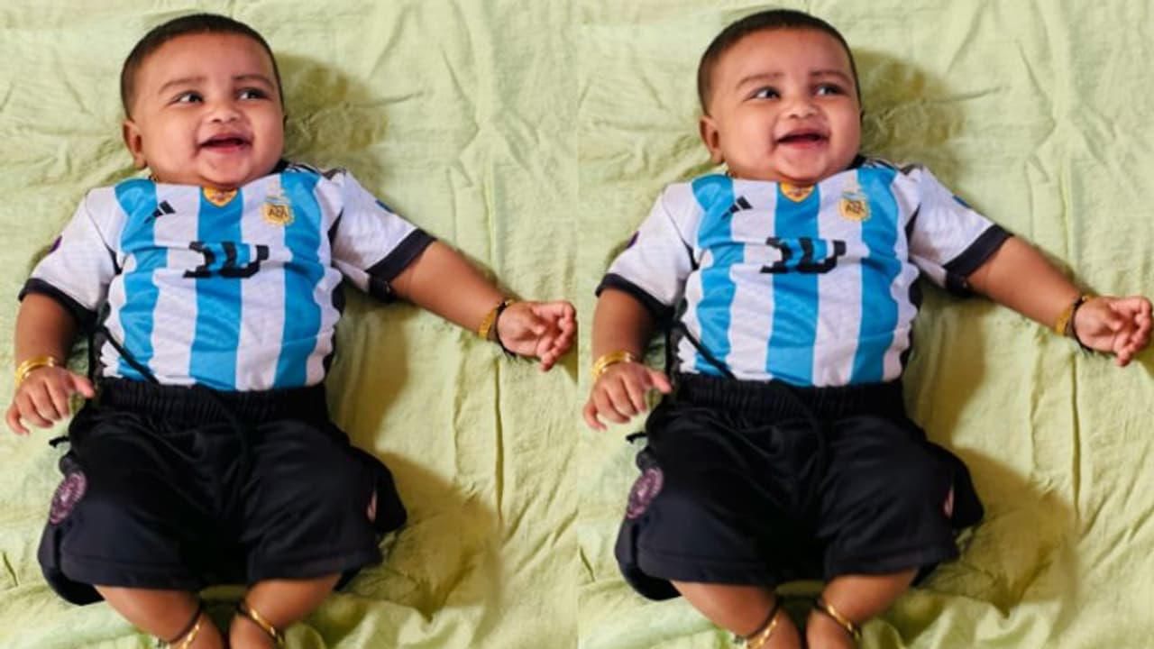 'എ പി ലയണൽ മെസ്സി' ബോൺ ഇൻ മലപ്പുറം; കാൽപന്തുകളിയുടെ രാജാവിനെ നെഞ്ചിലേറ്റിയ പിതാവും മകനും വൈറൽ 'എ പി ലയണൽ മെസ്സി' ബോൺ ഇൻ മലപ്പുറം; കാൽപന്തുകളിയുടെ രാജാവിനെ നെഞ്ചിലേറ്റിയ പിതാവും മകനും വൈറൽ