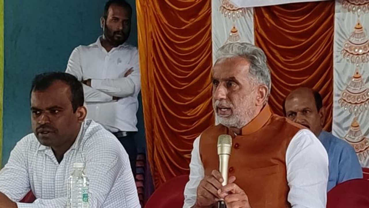 ಕೇಂದ್ರ ಸರ್ಕಾರದ ಯೋಜನೆಗಳು ಕಡುಬಡವರಿಗೂ ದೊರೆಯಲಿ: ಸಚಿವ ಕ್ರಿಶನ್ ಪಾಲ್ ಕೇಂದ್ರ ಸರ್ಕಾರದ ಯೋಜನೆಗಳು ಕಡುಬಡವರಿಗೂ ದೊರೆಯಲಿ: ಸಚಿವ ಕ್ರಿಶನ್ ಪಾಲ್