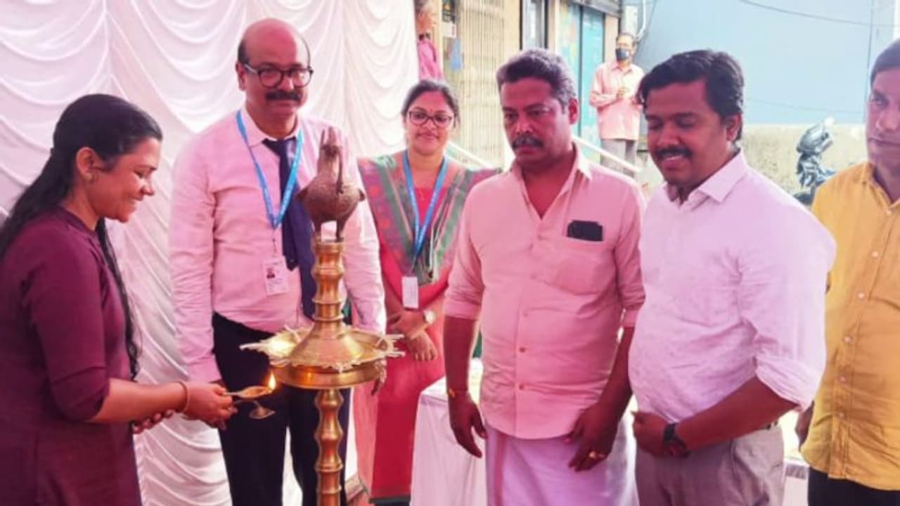 കേന്ദ്ര സർക്കാരിൻെറ വികസിത് ഭാരത് സങ്കൽപ്പ് യാത്ര ഉദ്ഘാടനം ചെയ്ത് സിപിഎം കൗൺസിലർ, വിശദീകരണം തേടി നേതൃത്വം കേന്ദ്ര സർക്കാരിൻെറ വികസിത് ഭാരത് സങ്കൽപ്പ് യാത്ര ഉദ്ഘാടനം ചെയ്ത് സിപിഎം കൗൺസിലർ, വിശദീകരണം തേടി നേതൃത്വം