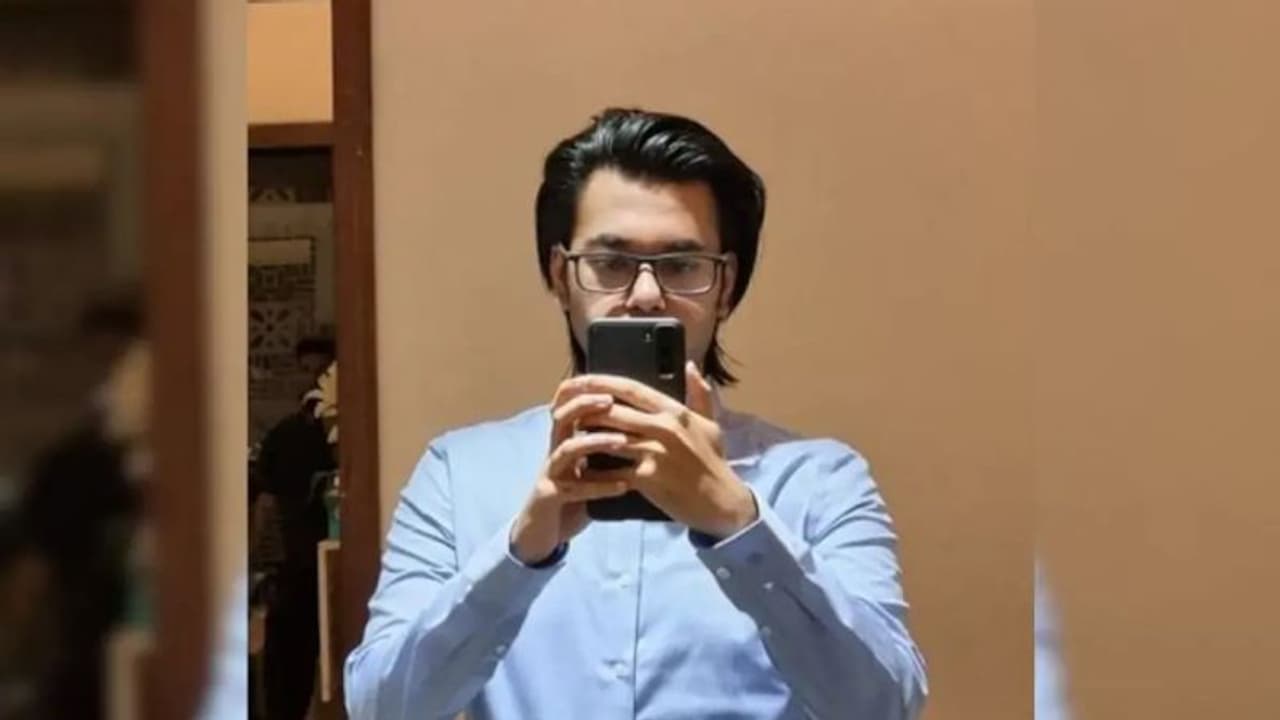 ബംബിള് ആപ്പിലെ ബയോയില് ചെറിയൊരു മാറ്റം വരുത്തി; ഇതോടെ പെണ്കുട്ടികള് 'ക്യൂ' ആയി ബംബിള് ആപ്പിലെ ബയോയില് ചെറിയൊരു മാറ്റം വരുത്തി; ഇതോടെ പെണ്കുട്ടികള് 'ക്യൂ' ആയി