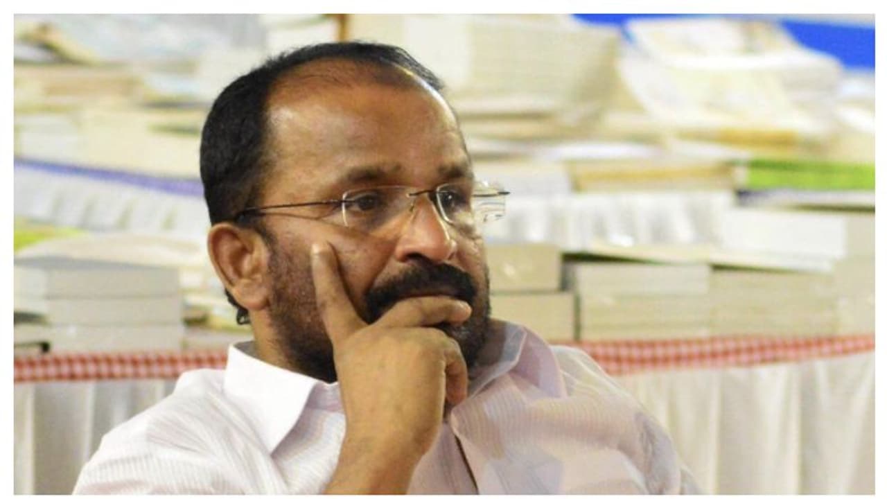 'ചതിയൻ പ്രതാപനെ മലബാറിന് വേണ്ട'; ടിഎൻ പ്രതാപനെതിരെ കോഴിക്കോട് നഗരത്തിൽ ഫ്ലെക്സ് ബോർഡുകൾ