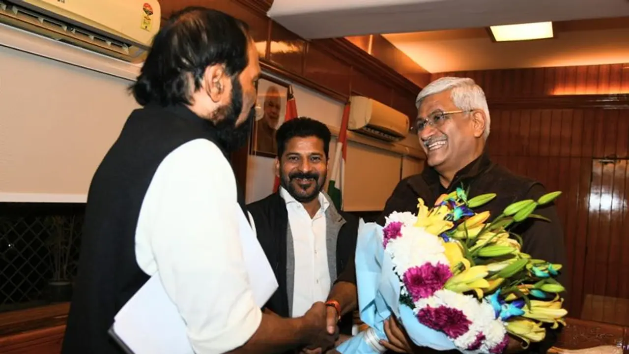 యూపీఎస్సీ చైర్మన్ తో సీఎం రేవంత్ రెడ్డి భేటీ.. టీఎస్పీఎస్సీ ప్రక్షాళనపై చర్చ యూపీఎస్సీ చైర్మన్ తో సీఎం రేవంత్ రెడ్డి భేటీ.. టీఎస్పీఎస్సీ ప్రక్షాళనపై చర్చ